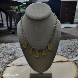 Elegant Gold Teardrop Necklace
